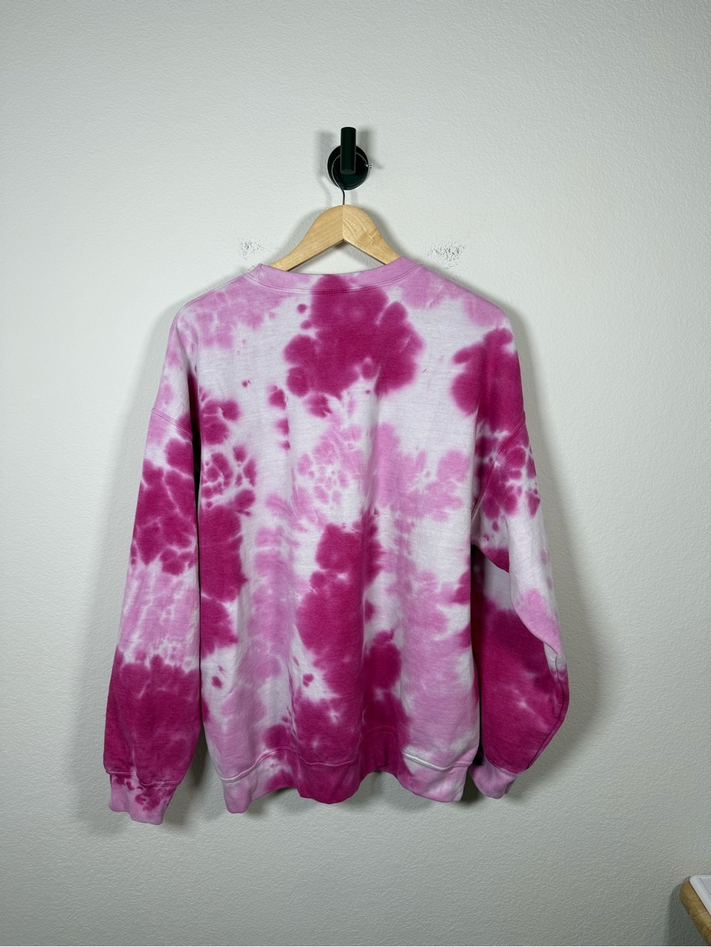 Urban Outfitters Tie Dye Heart Sweatshirt Pink Oversized One Size - Picture 3 of 5